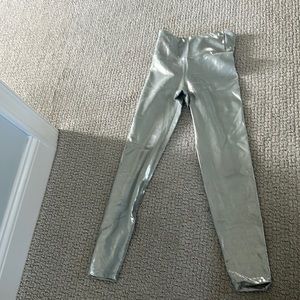 Heroine sport x small silver metallic leggins